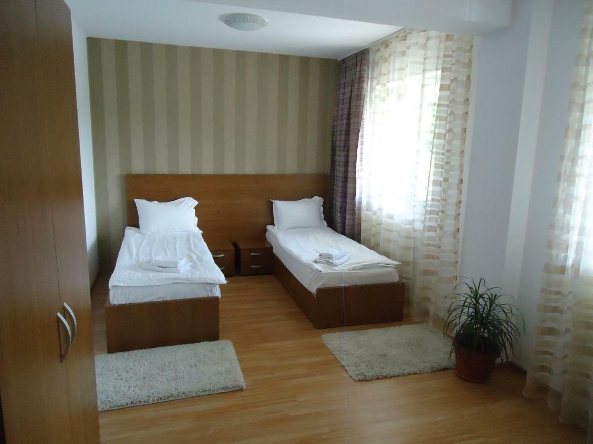 Hotel Nova Residence Popesti-Leordeni Buitenkant foto